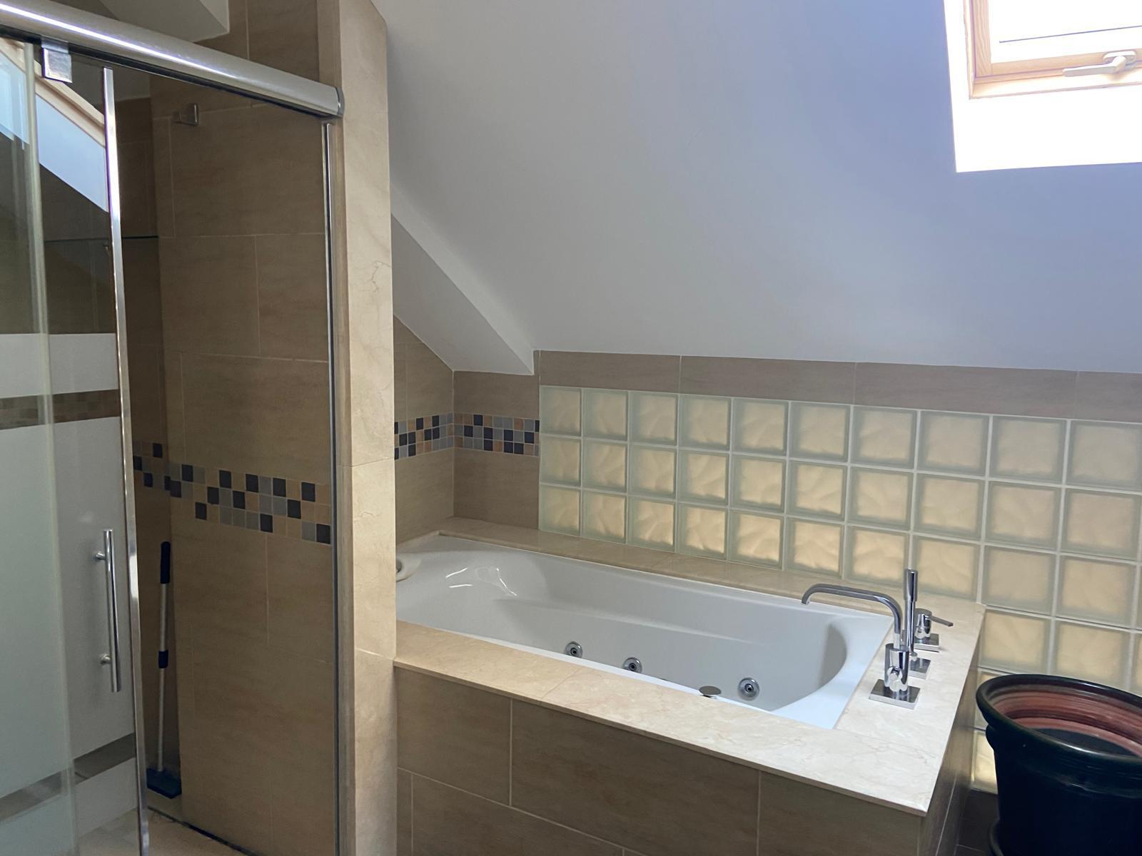 بيع من أرضية في Estepona
