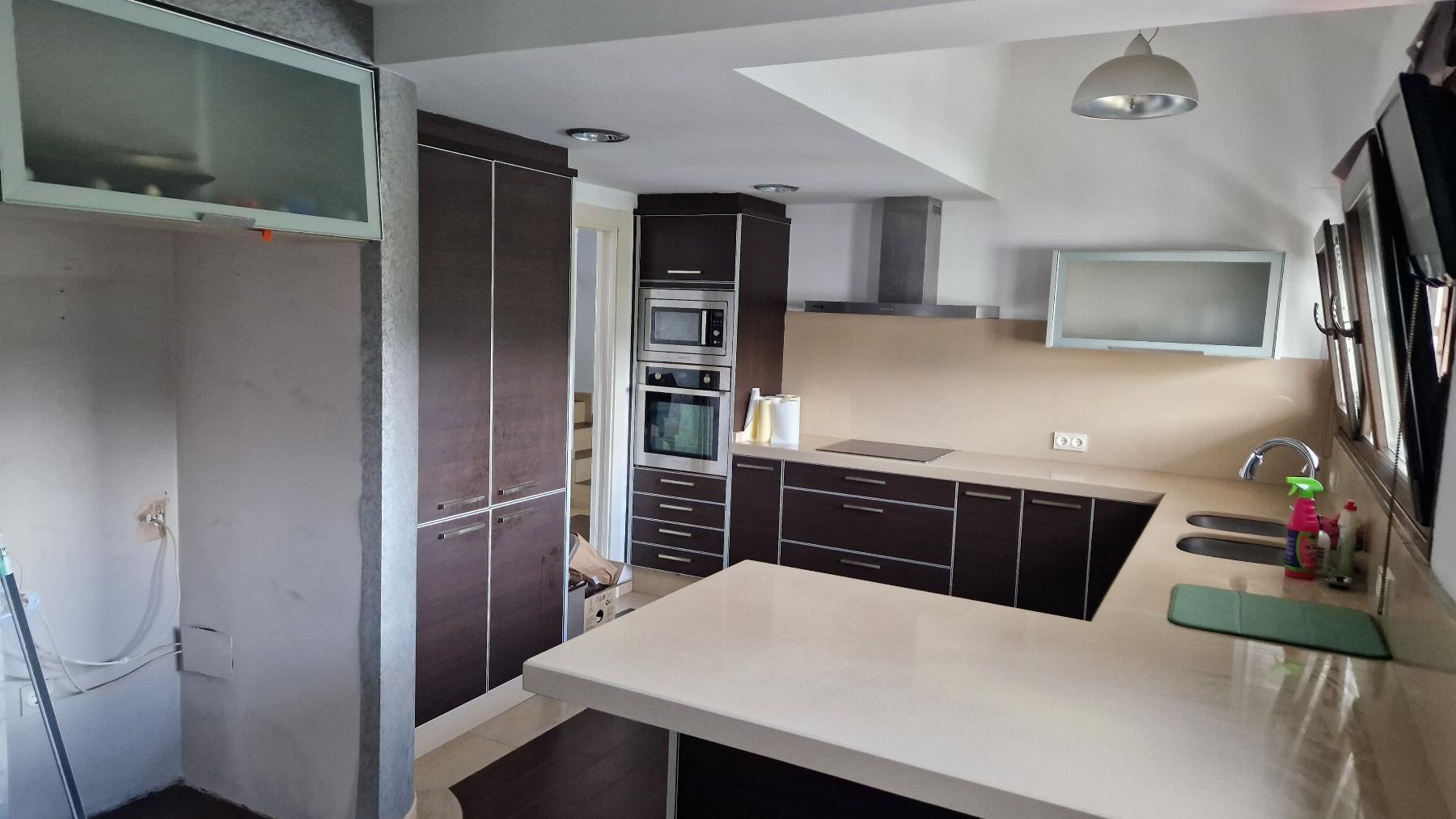 بيع من أرضية في Estepona