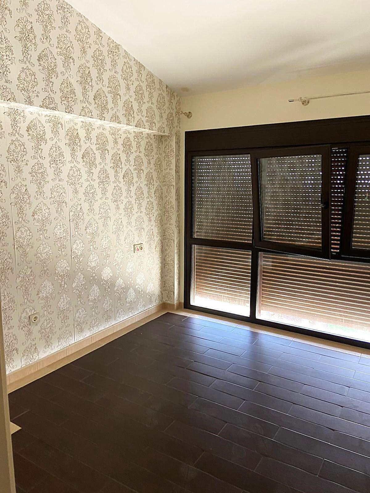 بيع من أرضية في Estepona