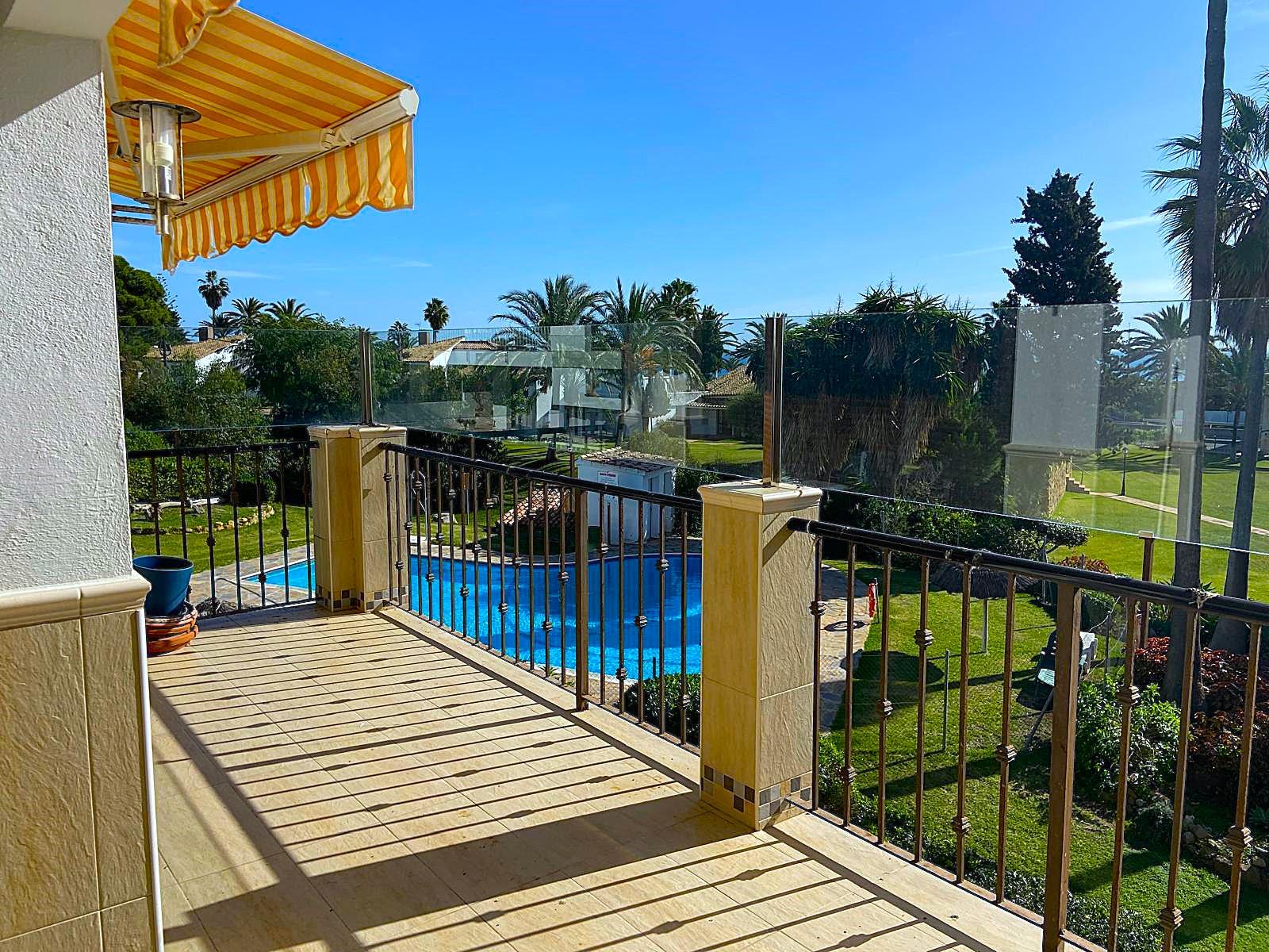 بيع من أرضية في Estepona