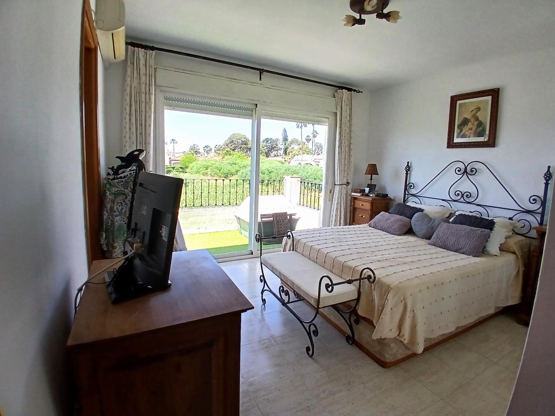 For sale of duplex in Estepona