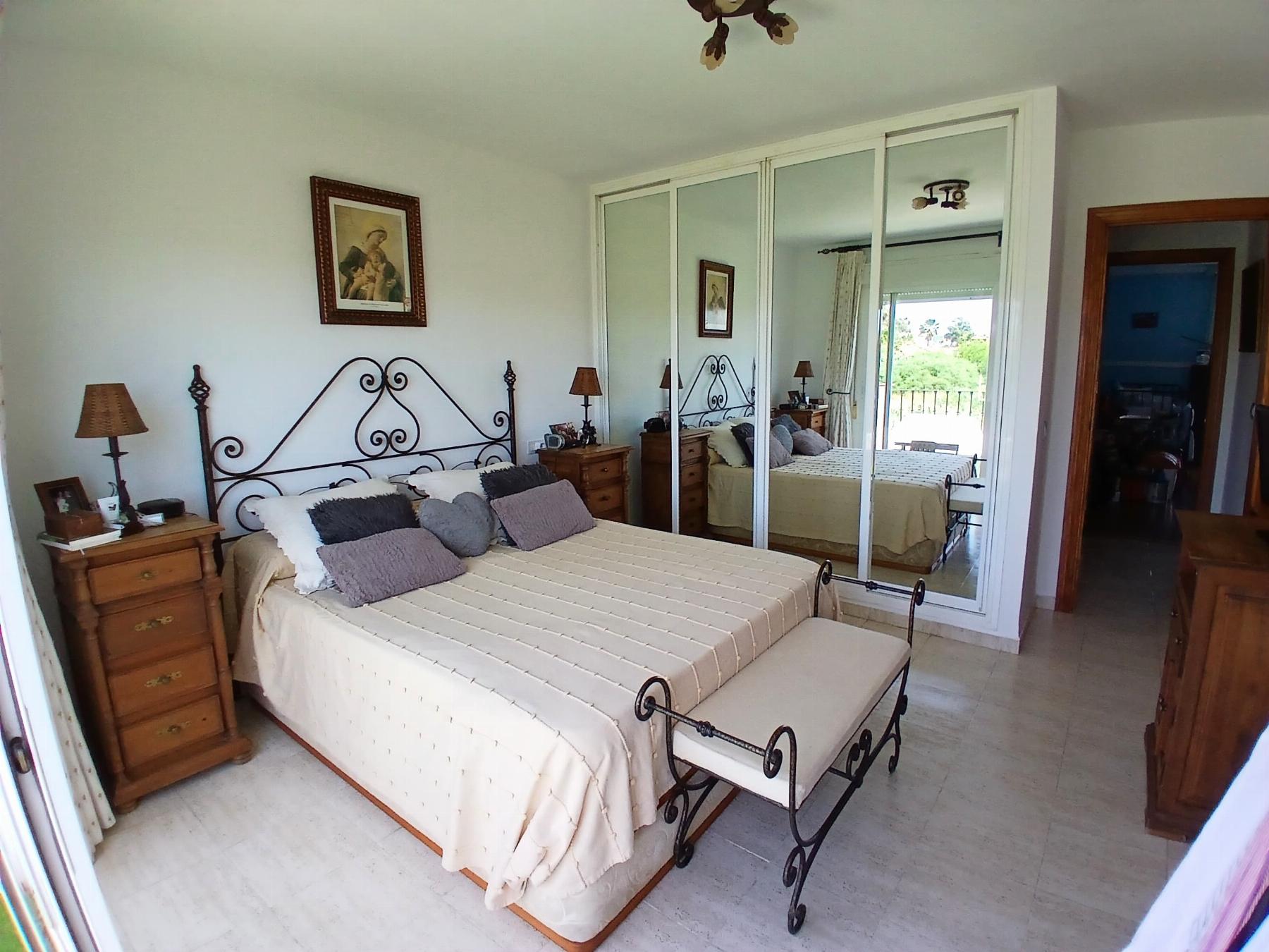 For sale of duplex in Estepona