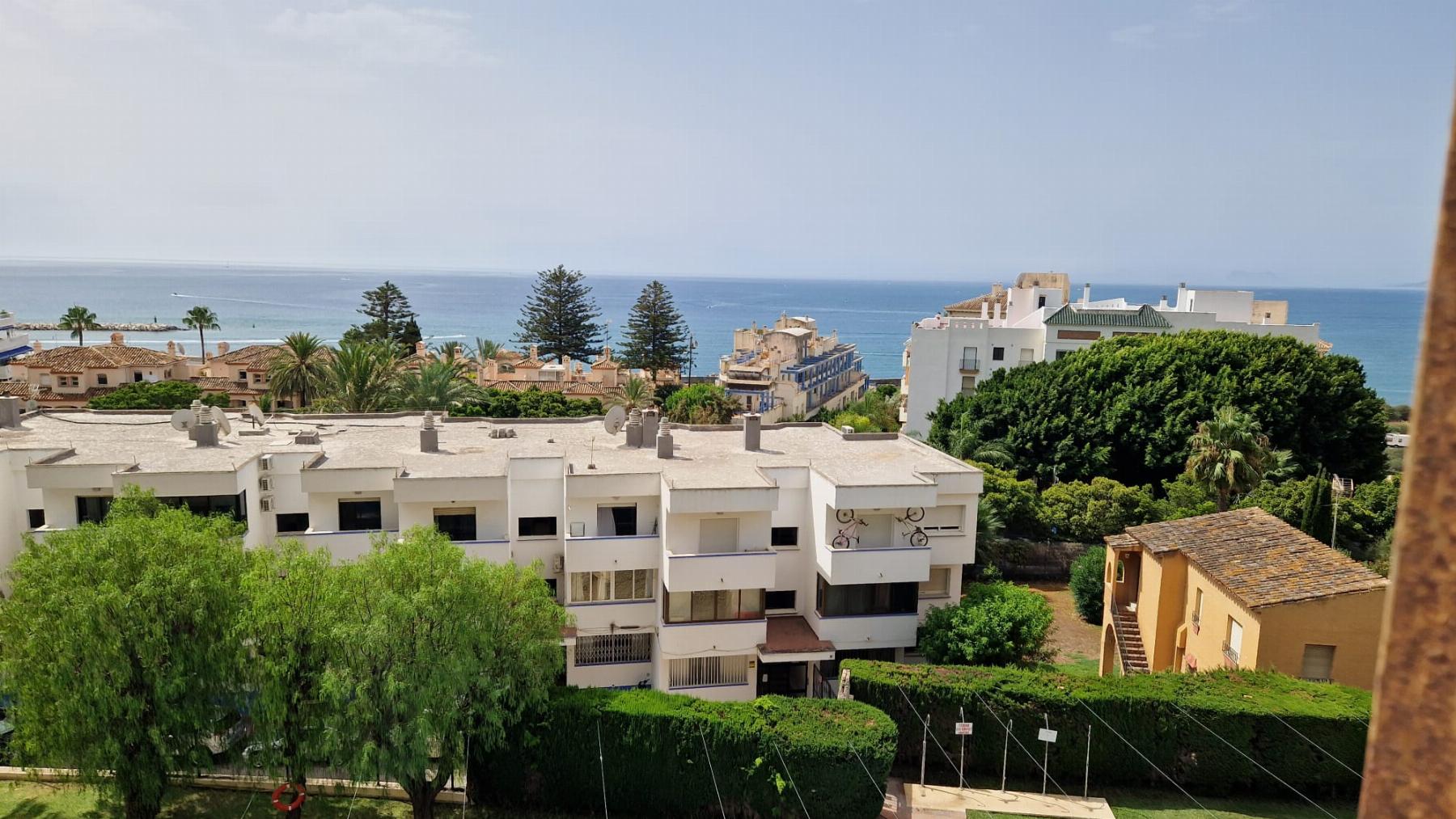Venta de piso en Estepona