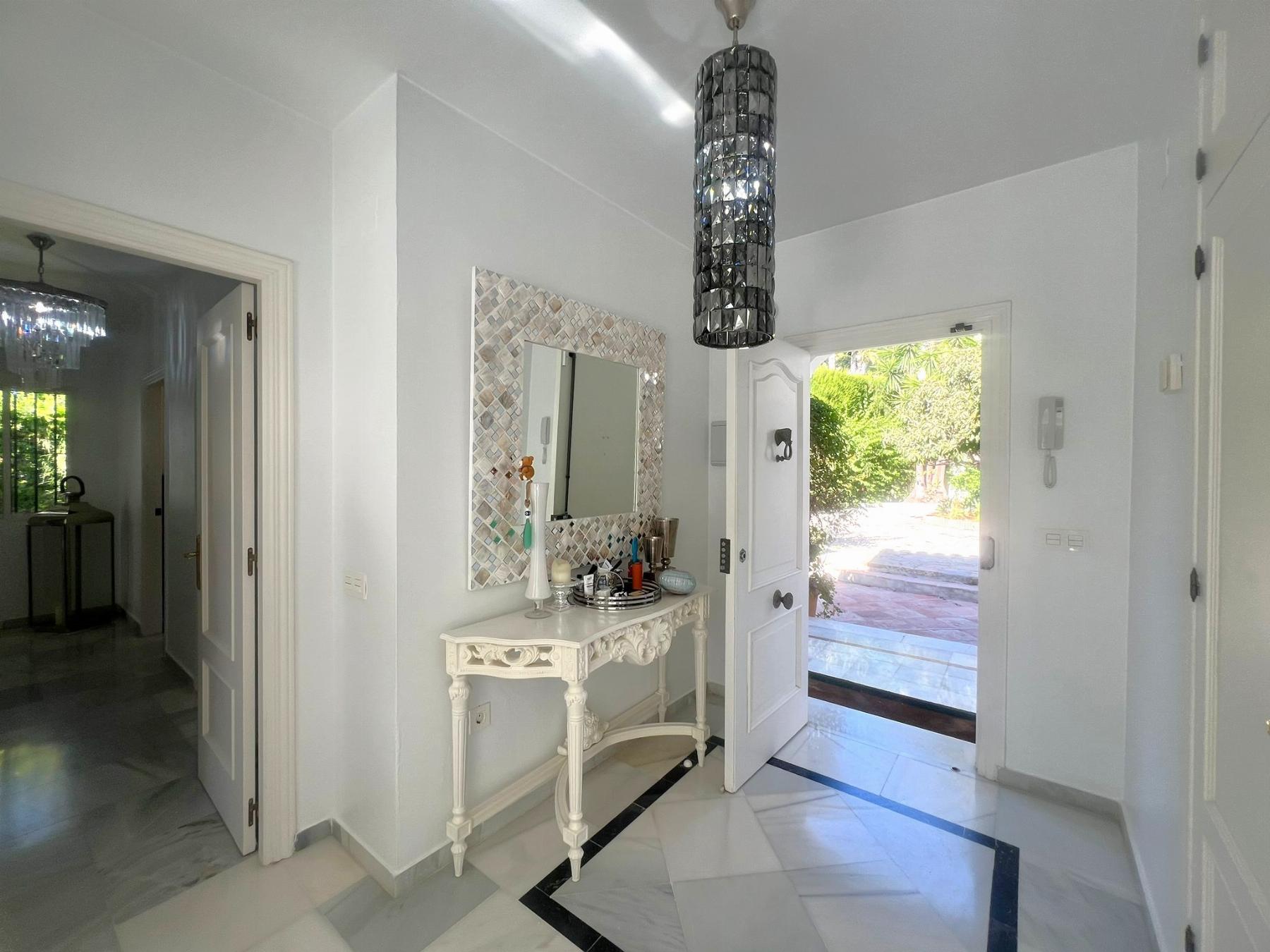 For sale of chalet in Marbella