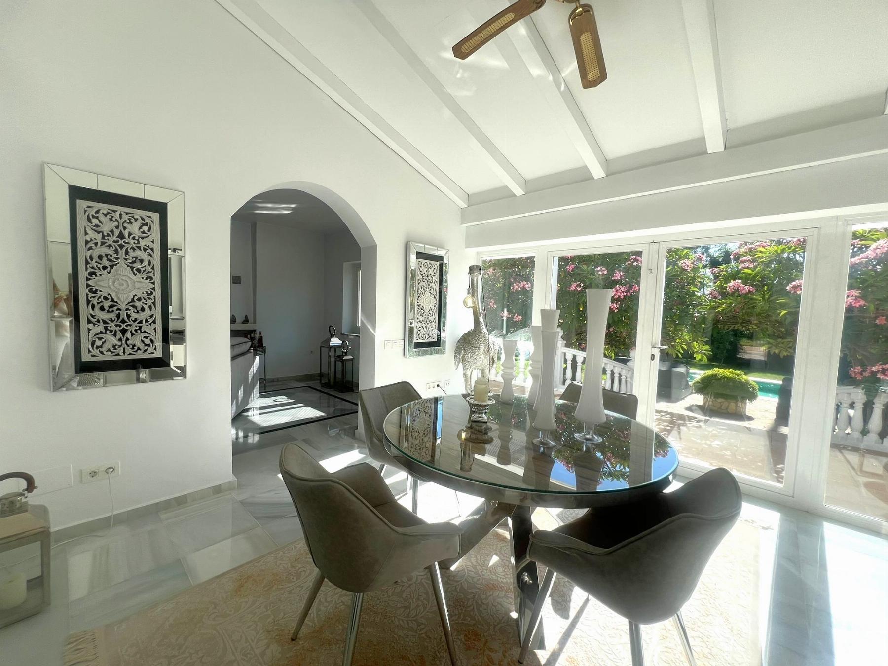 For sale of chalet in Marbella
