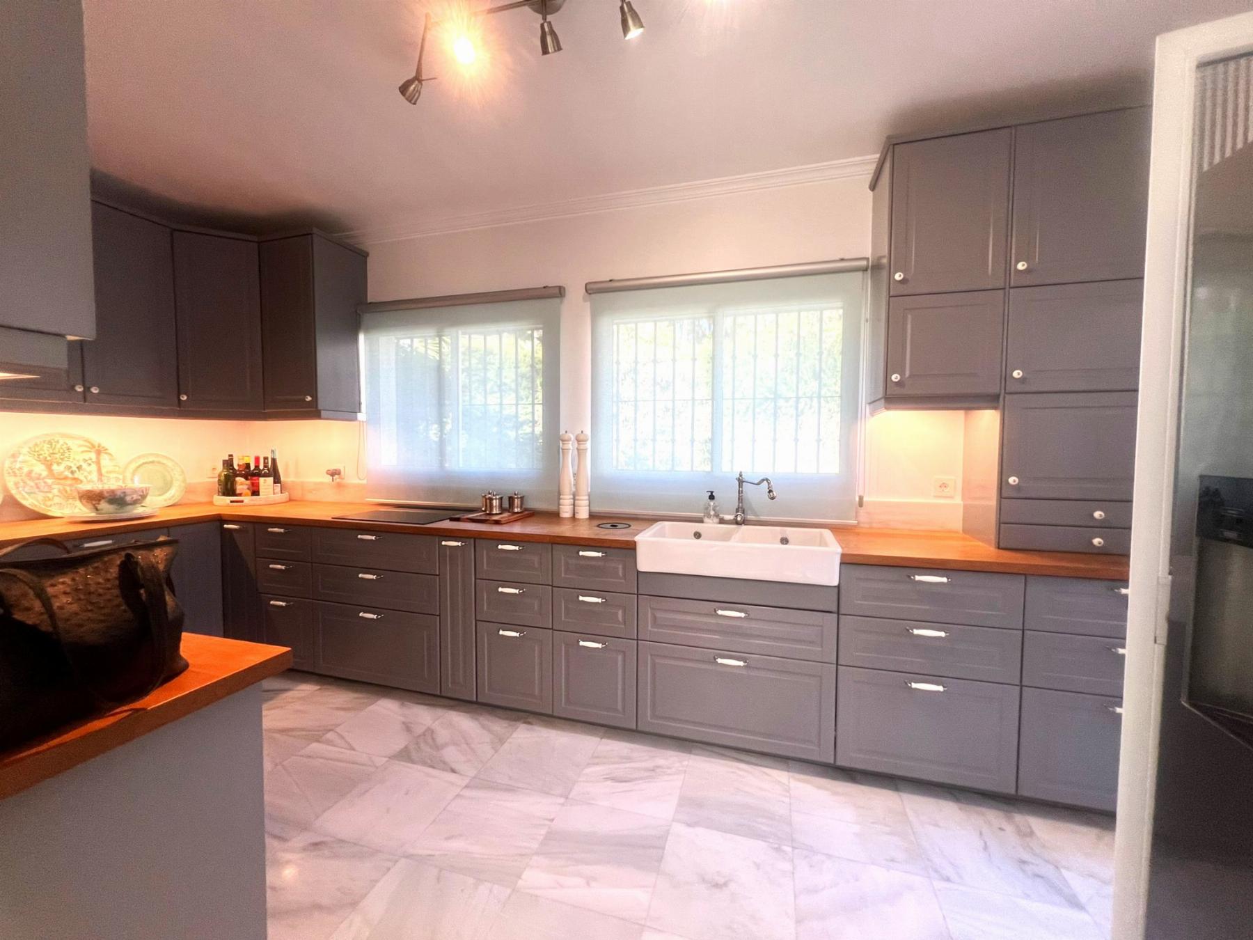 For sale of chalet in Marbella