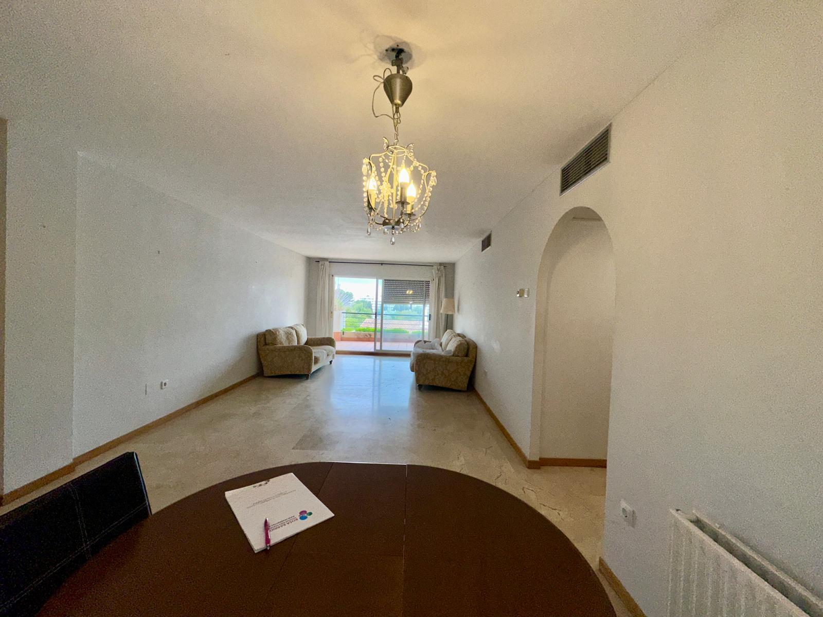 For sale of flat in San Pedro de Alcántara