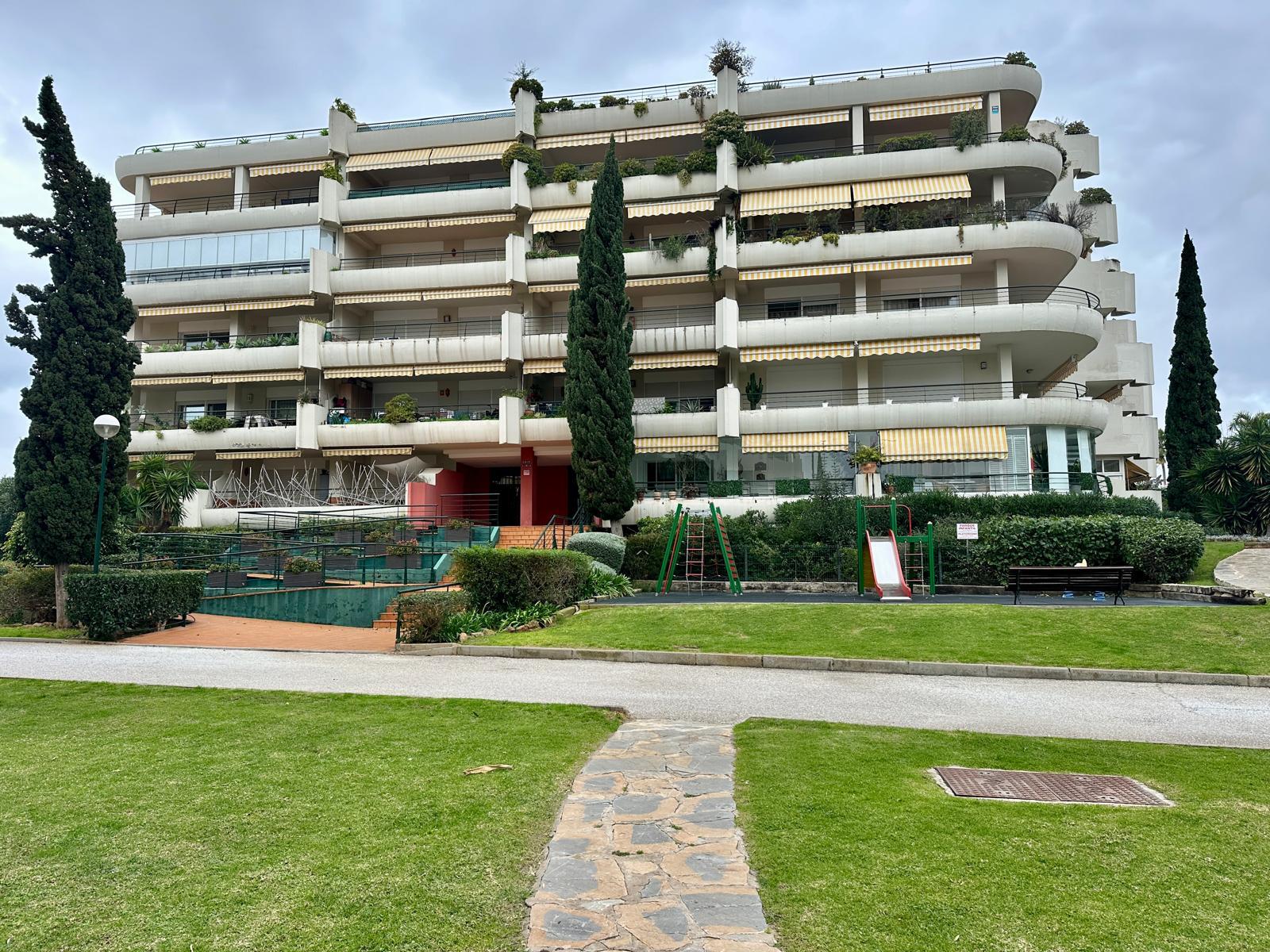 For sale of flat in San Pedro de Alcántara