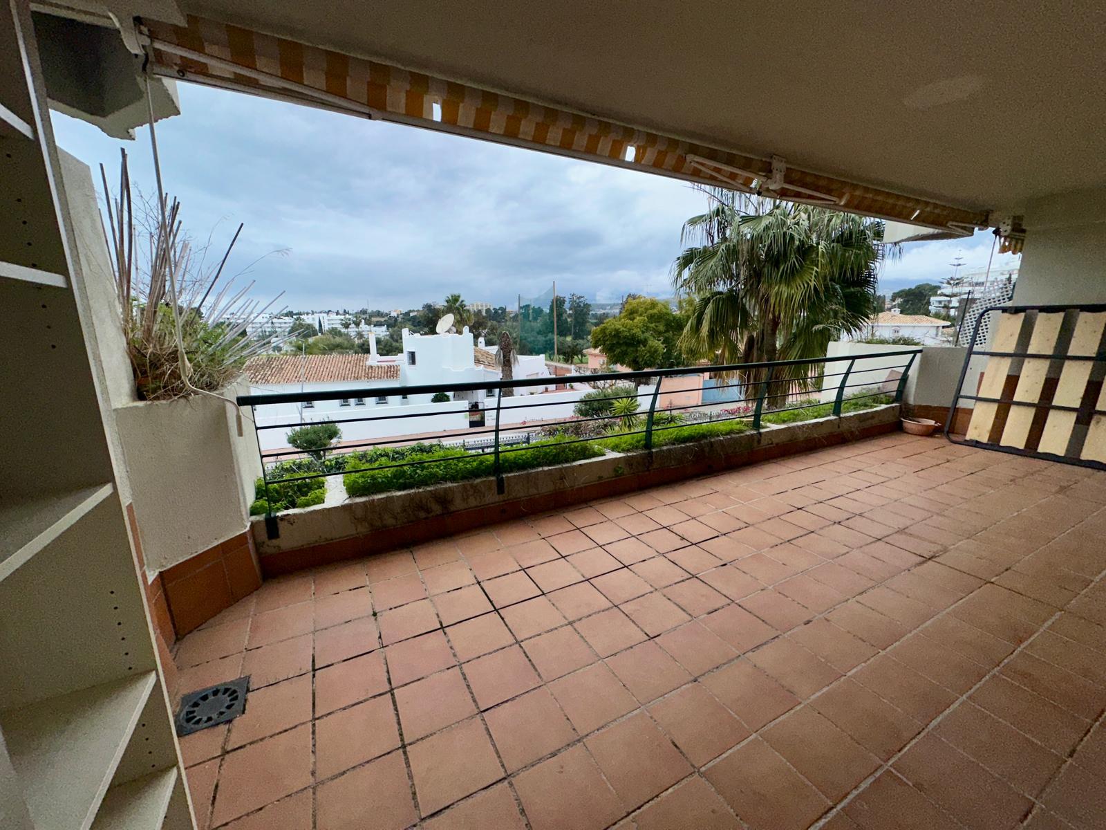 For sale of flat in San Pedro de Alcántara