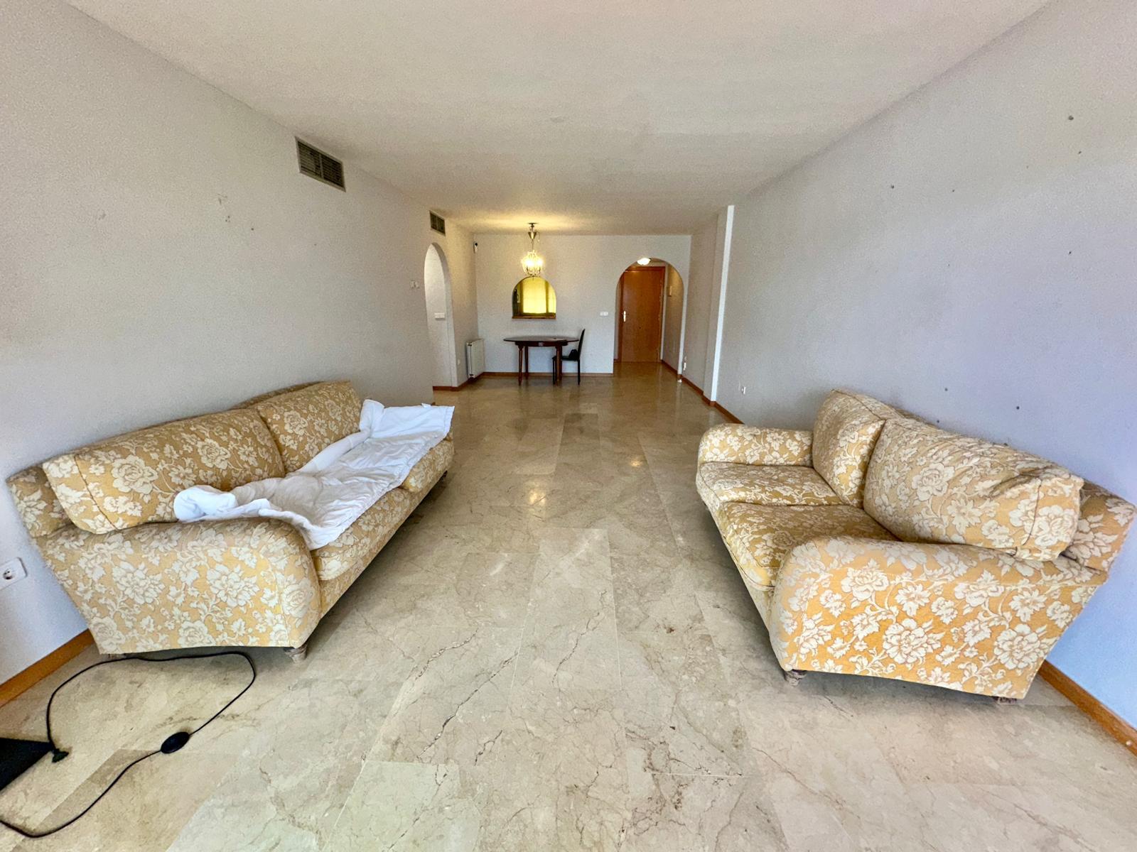 For sale of flat in San Pedro de Alcántara