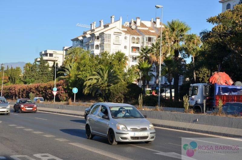 For sale of office in Puerto Banús