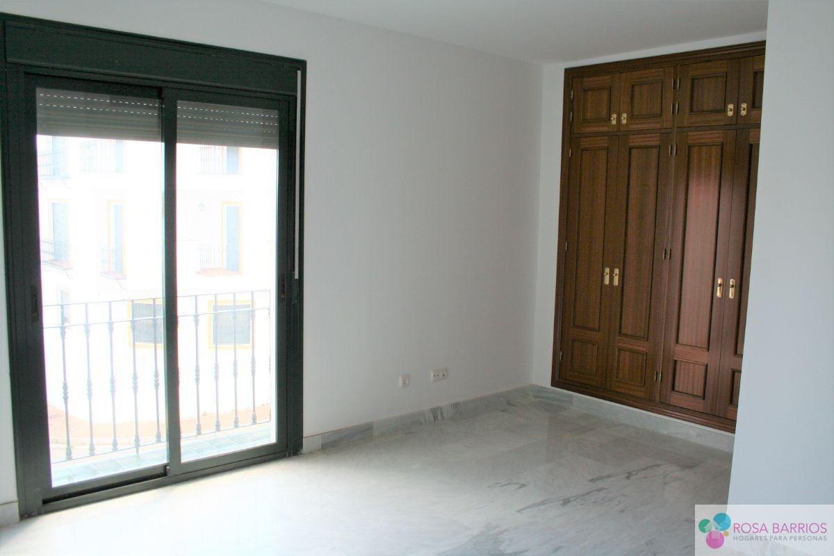For sale of building in Guaro