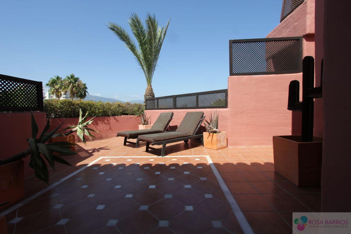 For sale of penthouse in Estepona