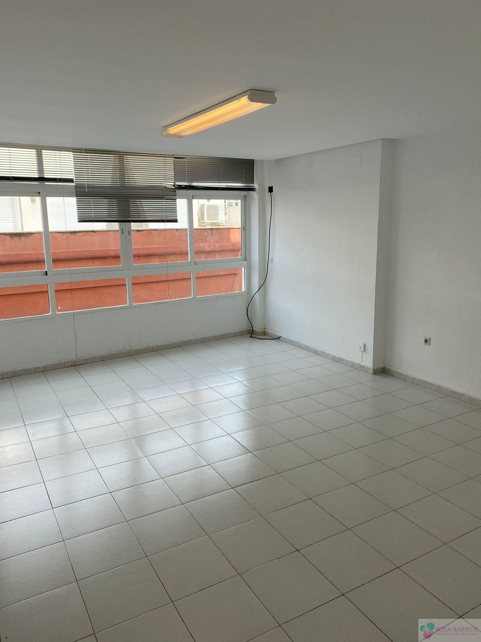 For rent of office in San Pedro de Alcántara