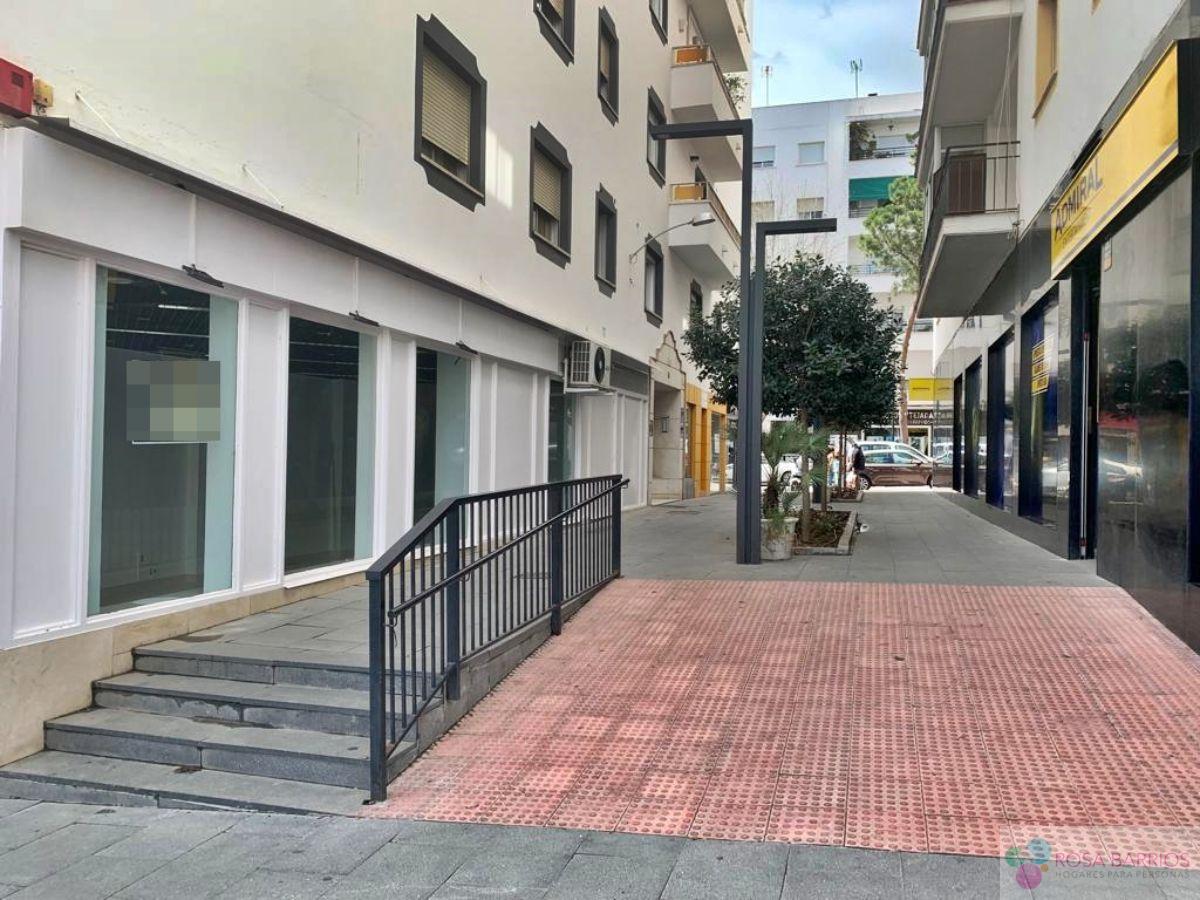 For rent of commercial in San Pedro de Alcántara