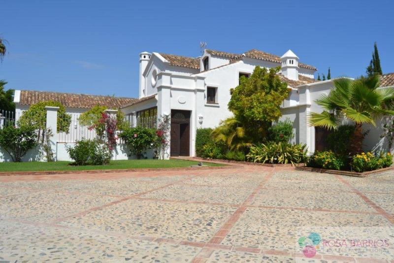 Zu verkaufen von villa in
 Guadalmina Baja