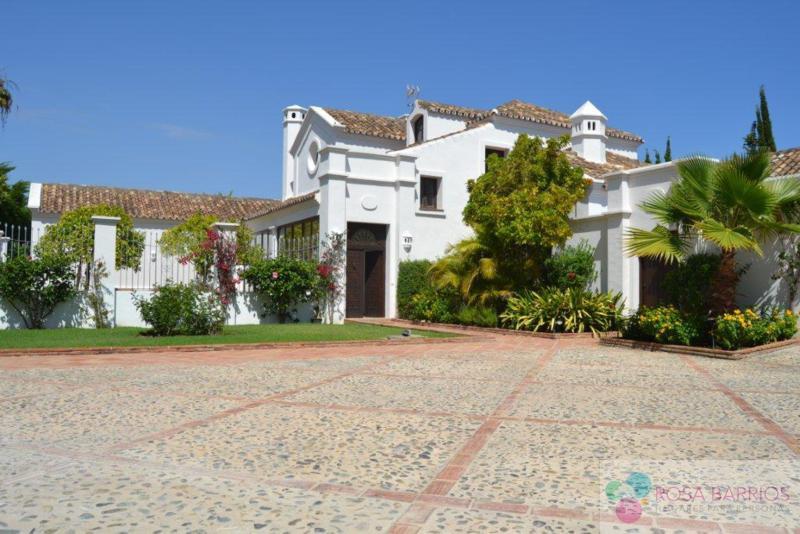 Zu verkaufen von villa in
 Guadalmina Baja