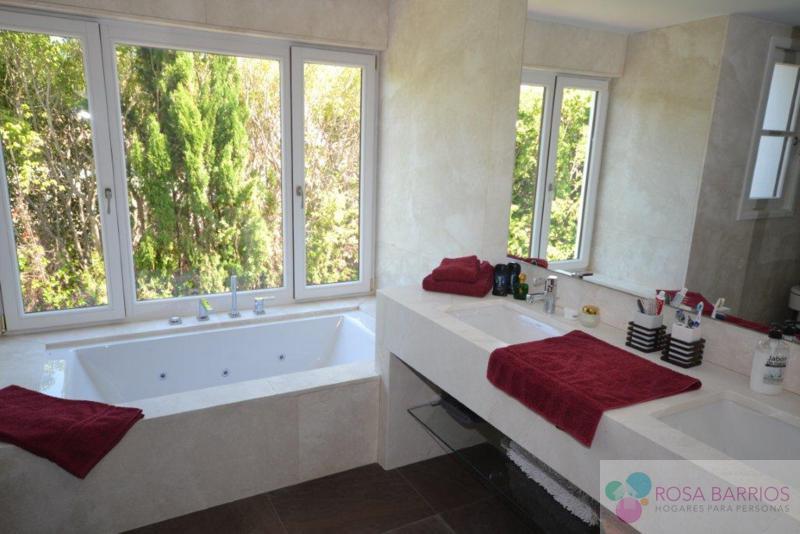 For sale of villa in Guadalmina Baja