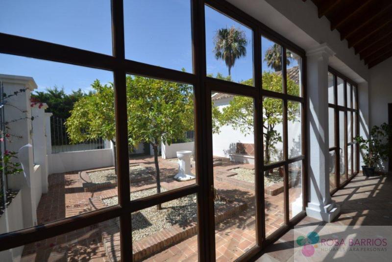 For sale of villa in Guadalmina Baja