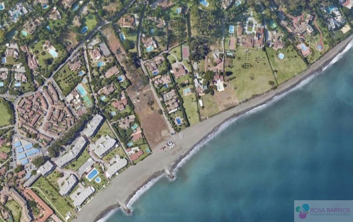 For sale of land in Guadalmina Baja