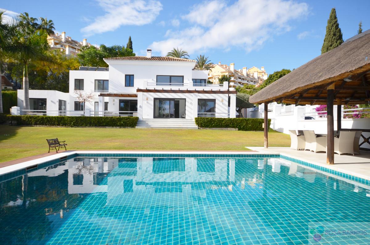 Venta de villa en Nueva Andalucía