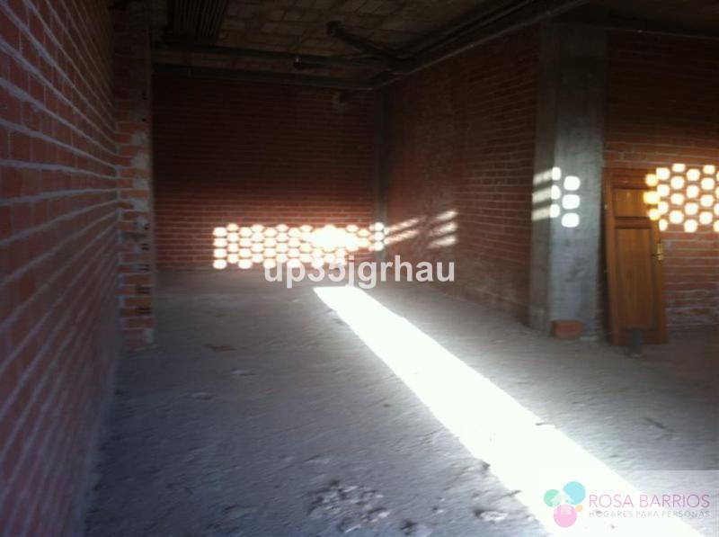 For sale of commercial in Estepona
