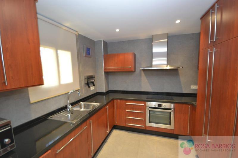 For sale of penthouse in Puerto Banús