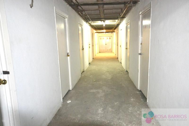 Venta de local comercial en Puerto Banús