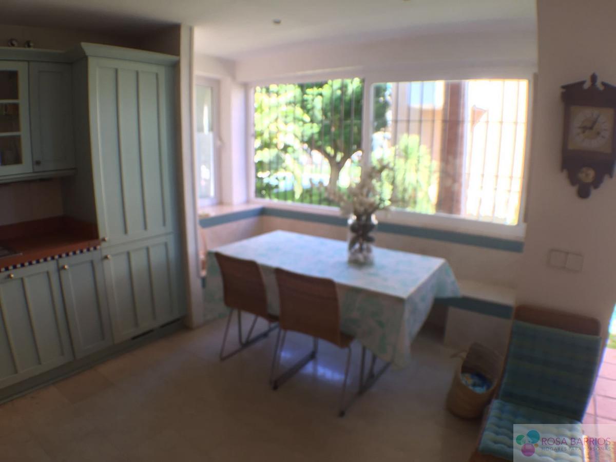 For sale of villa in Nueva Andalucía