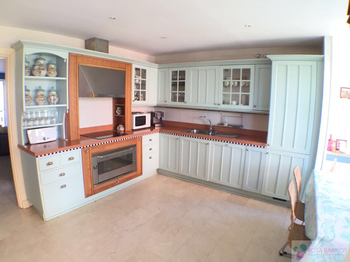 For sale of villa in Nueva Andalucía