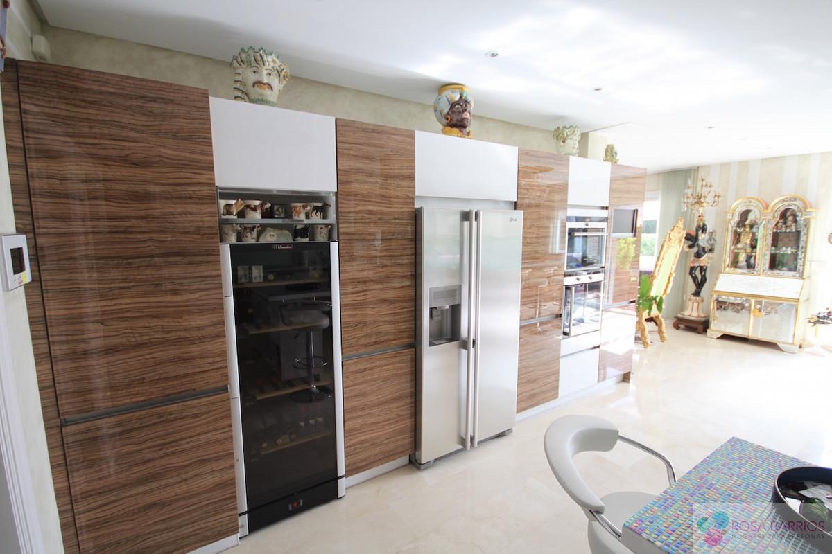 For sale of villa in Guadalmina Baja