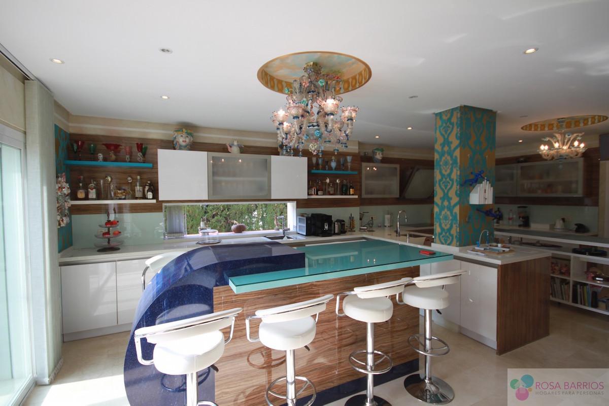 For sale of villa in Guadalmina Baja