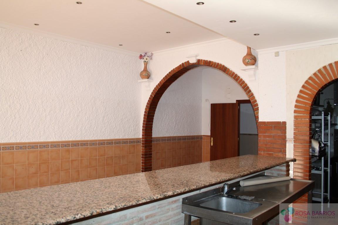 For sale of commercial in Estepona