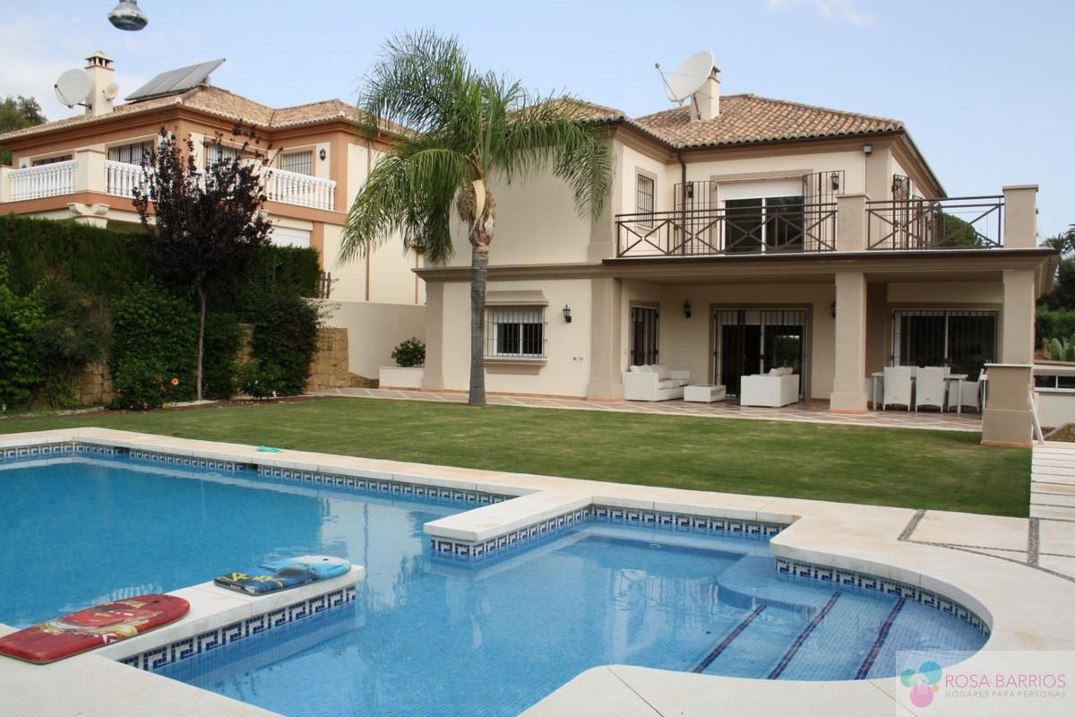 For sale of villa in Puerto Banús