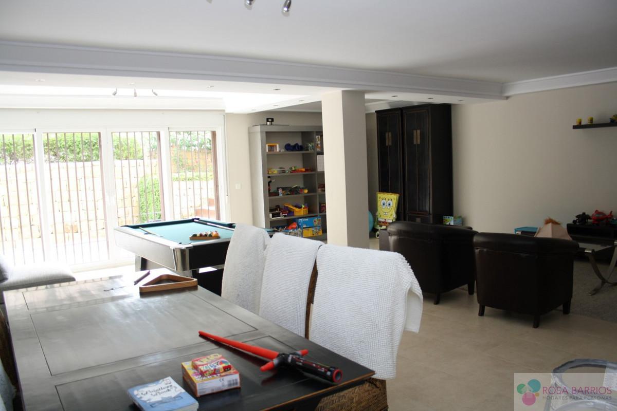 For sale of villa in Puerto Banús