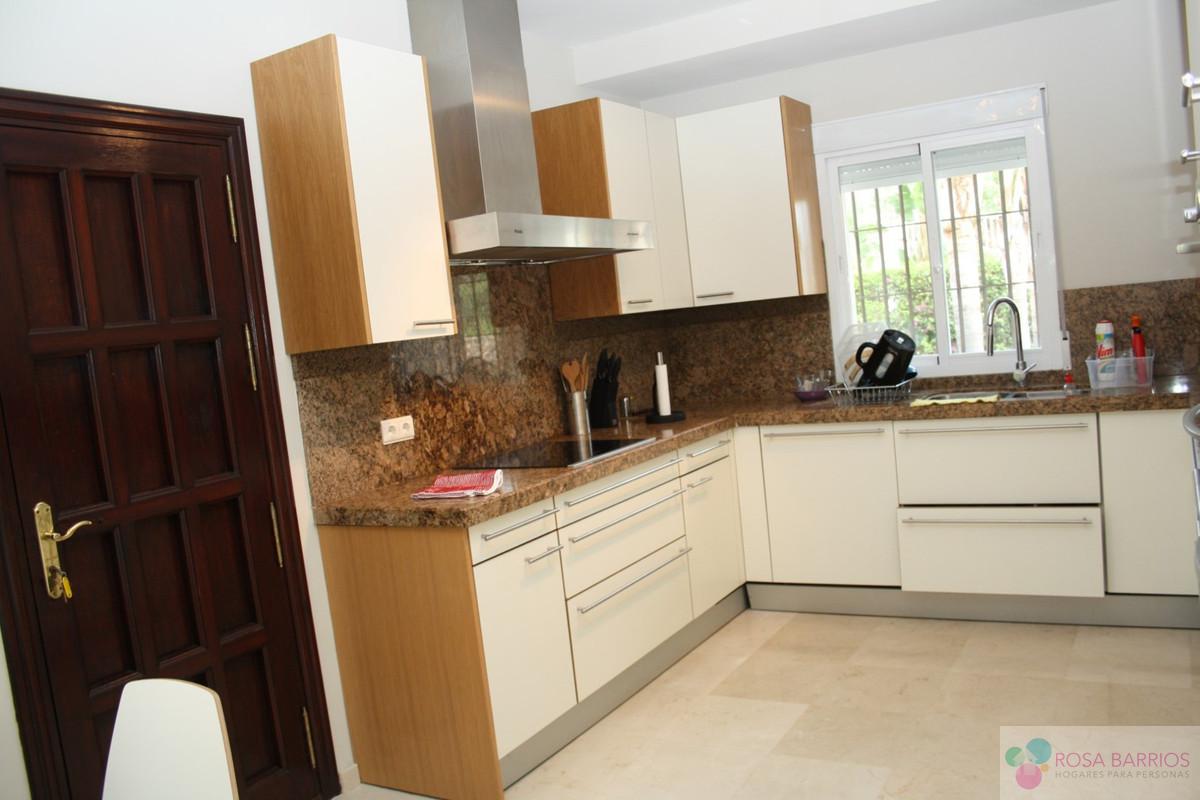 For sale of villa in Puerto Banús
