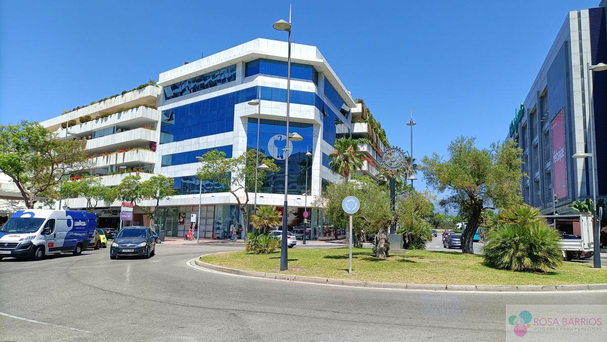 Venta de local comercial en Puerto Banús