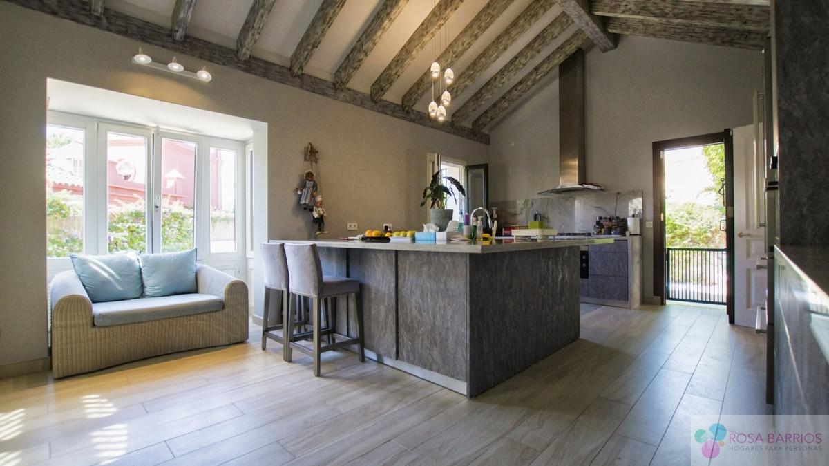 For sale of villa in Guadalmina Baja