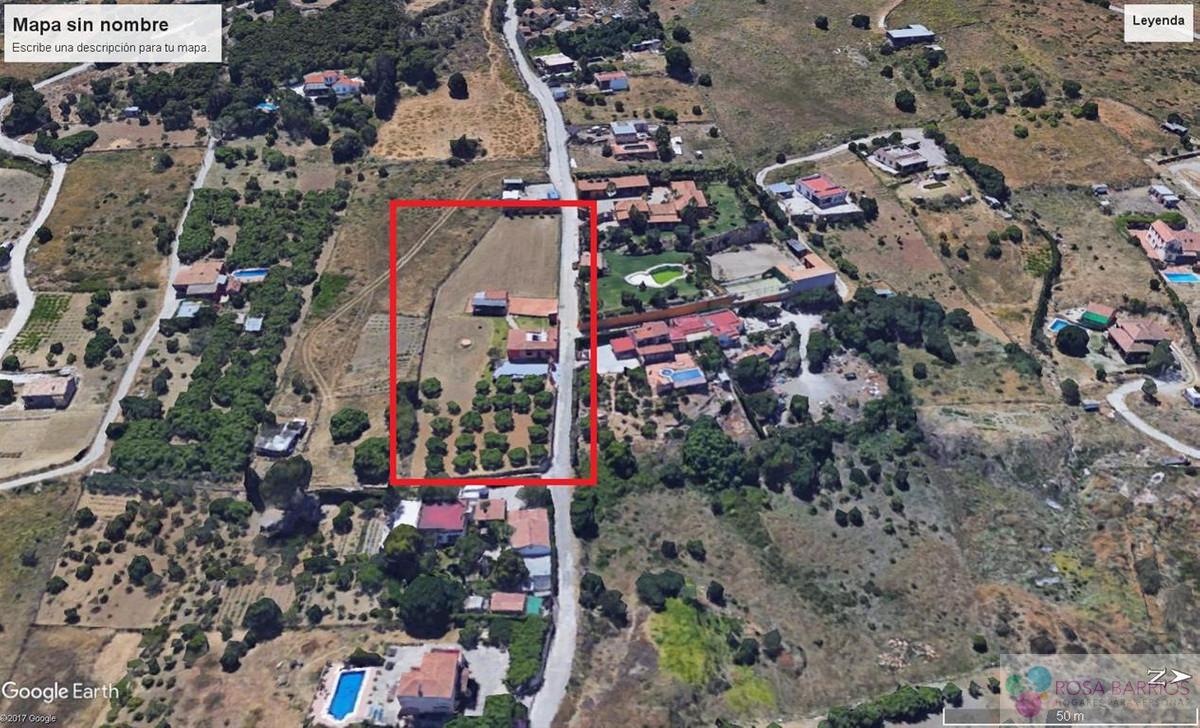 For sale of villa in Estepona