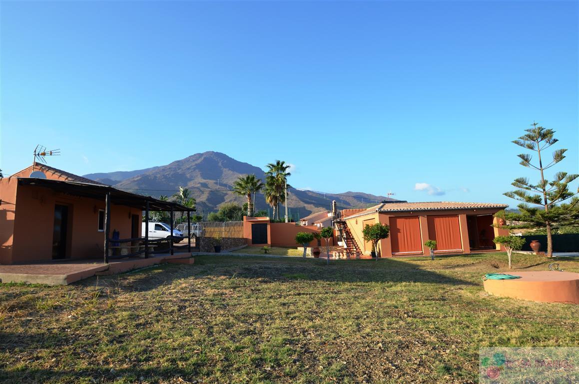 For sale of villa in Estepona