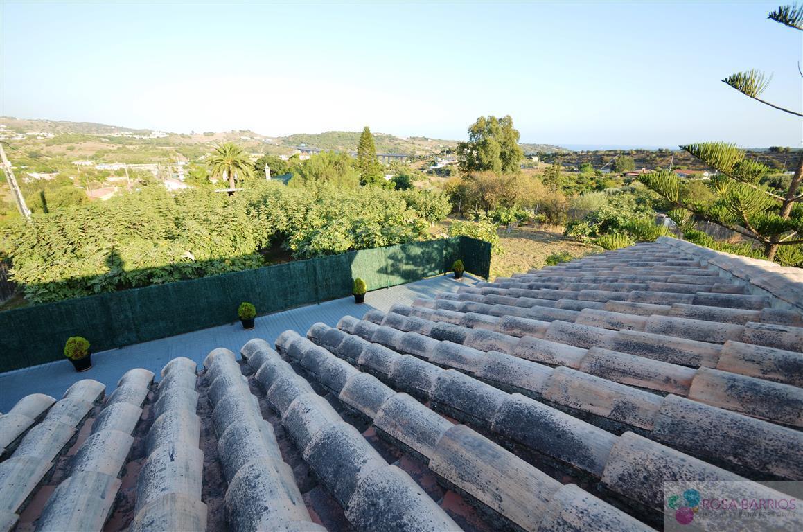For sale of villa in Estepona