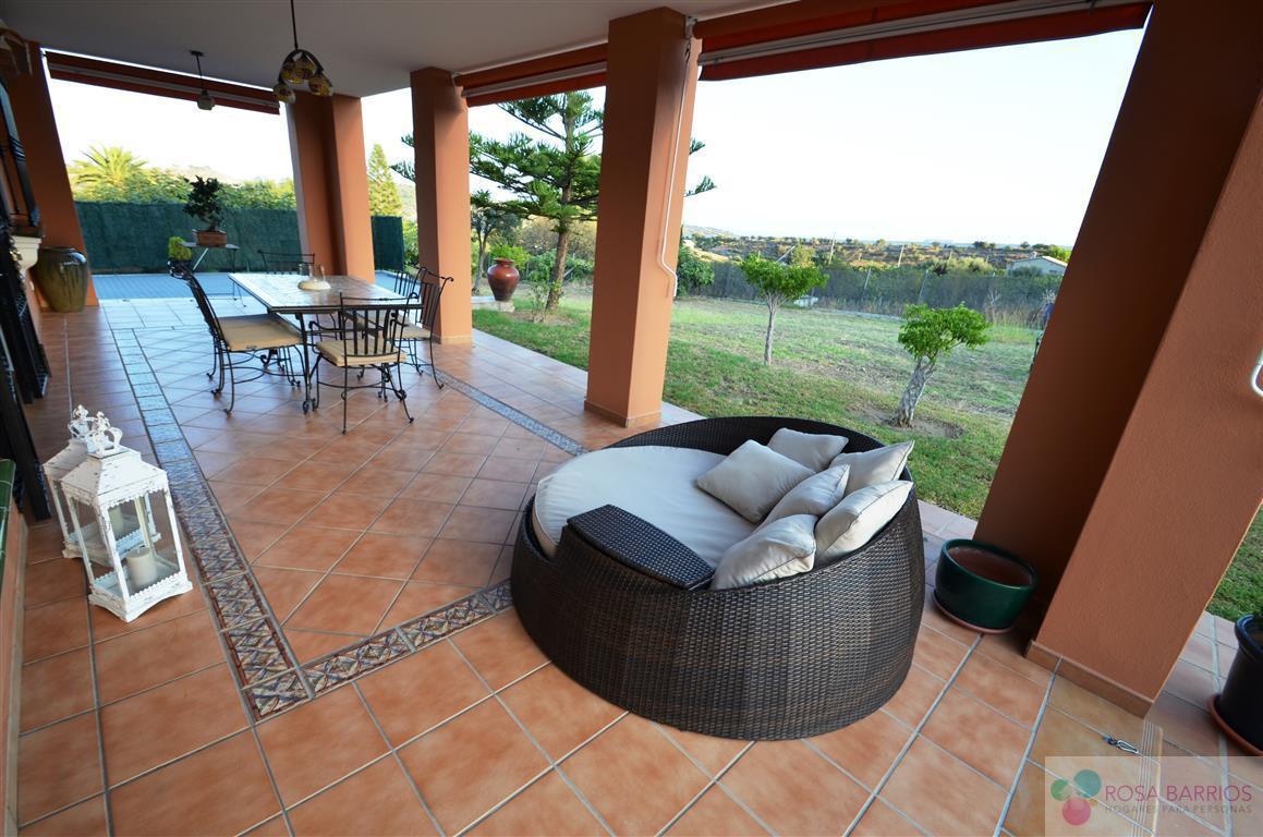 For sale of villa in Estepona