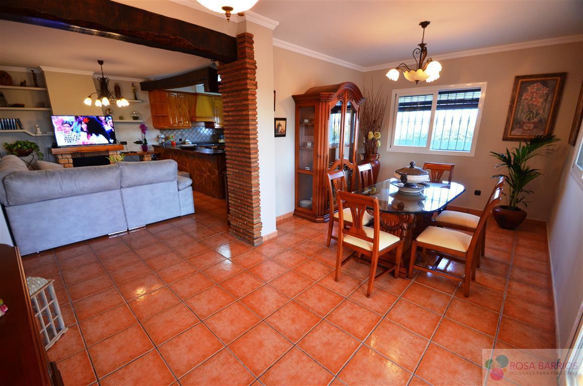 For sale of villa in Estepona