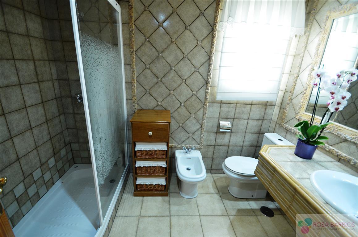 For sale of villa in Estepona