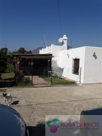 For sale of villa in Estepona