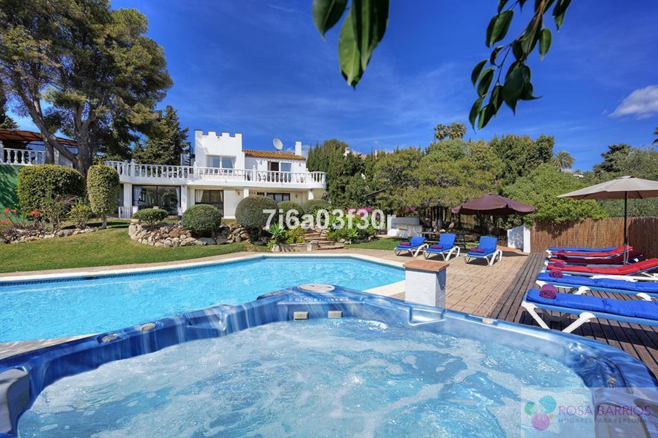 Zu verkaufen von villa in
 Estepona