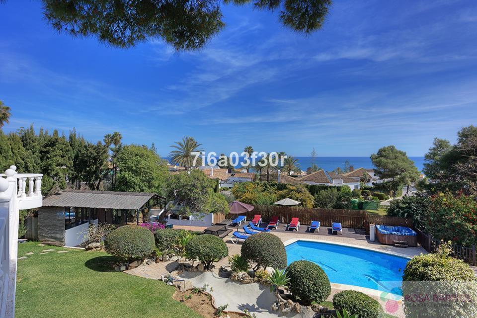 Zu verkaufen von villa in
 Estepona