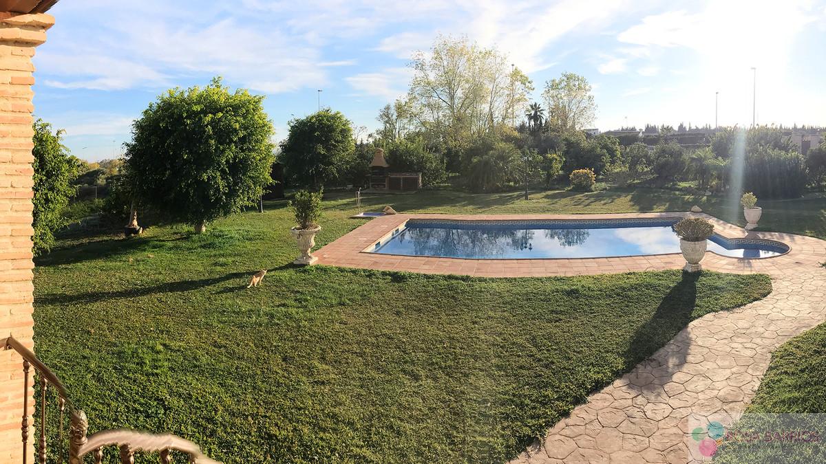 For sale of villa in Estepona