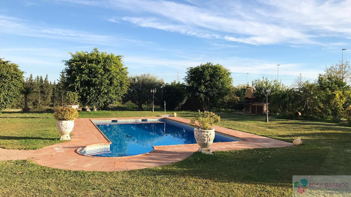 For sale of villa in Estepona