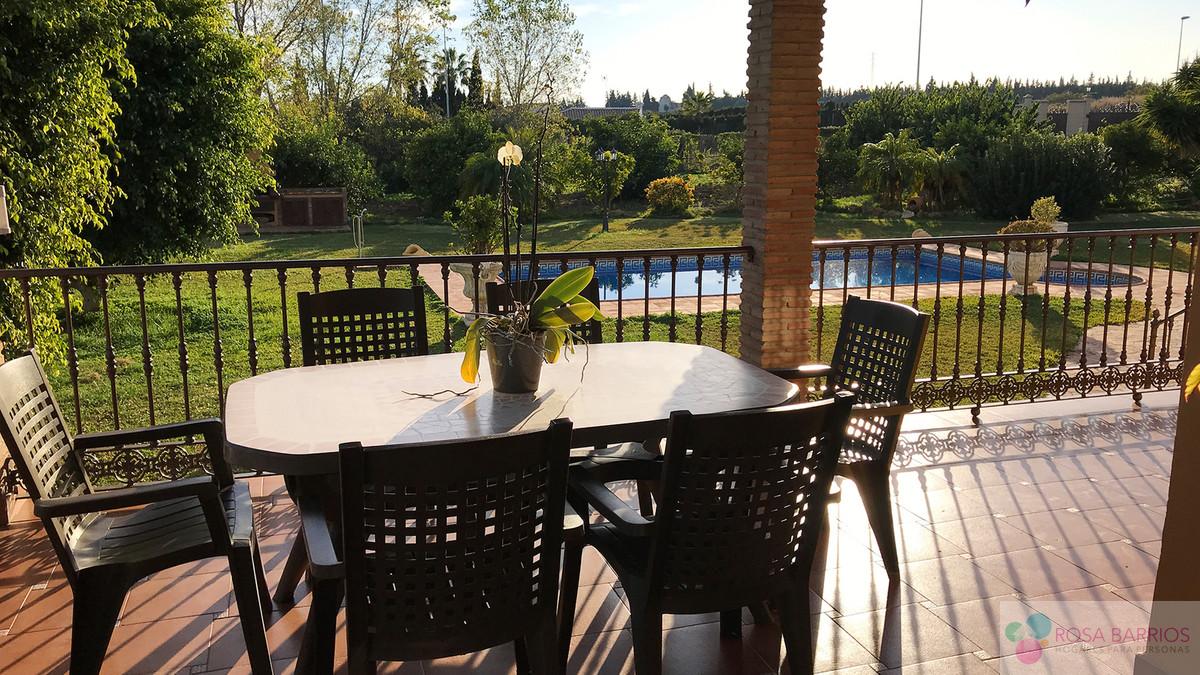 For sale of villa in Estepona